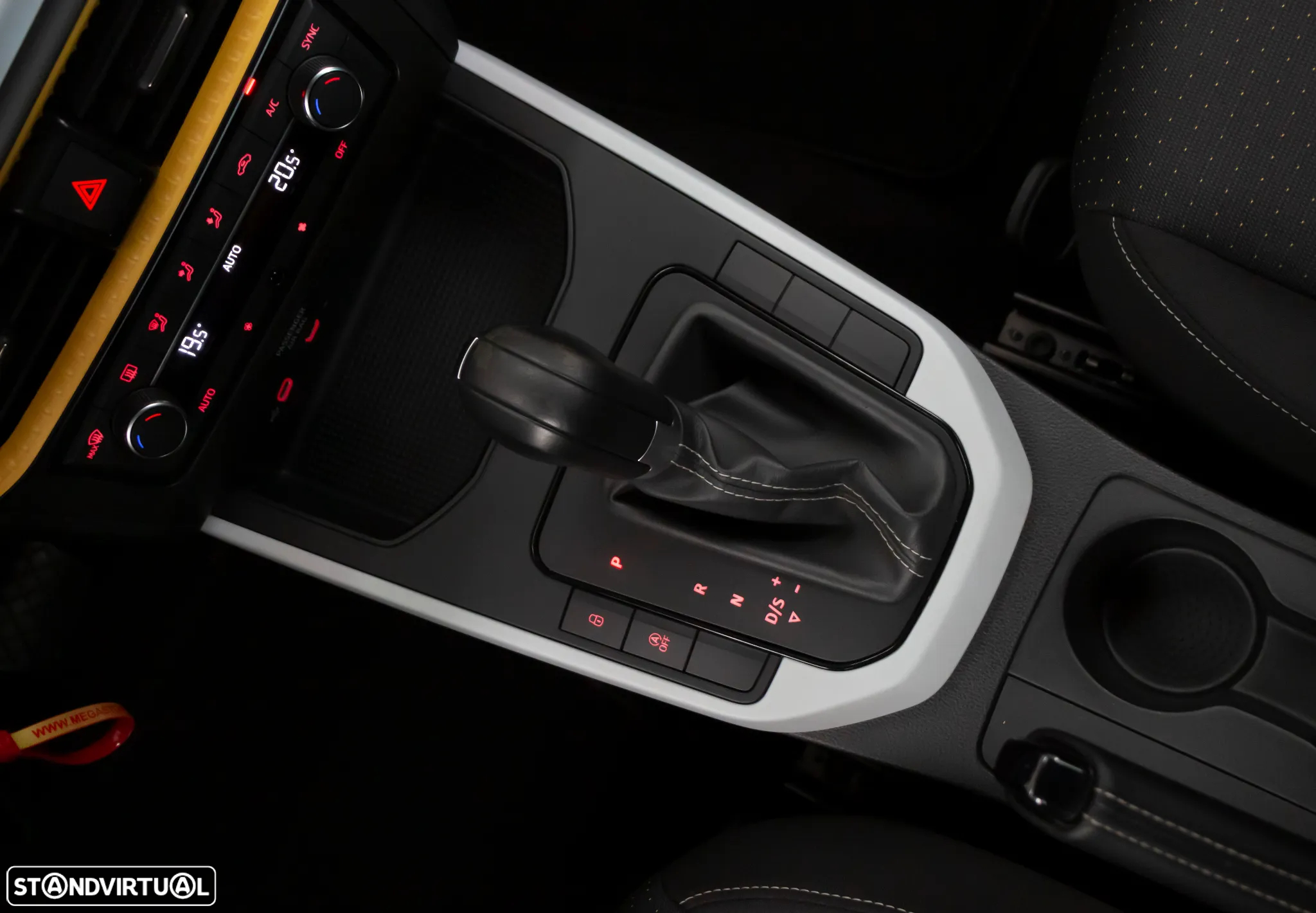 SEAT Arona 1.0 TSI Style DSG - 32