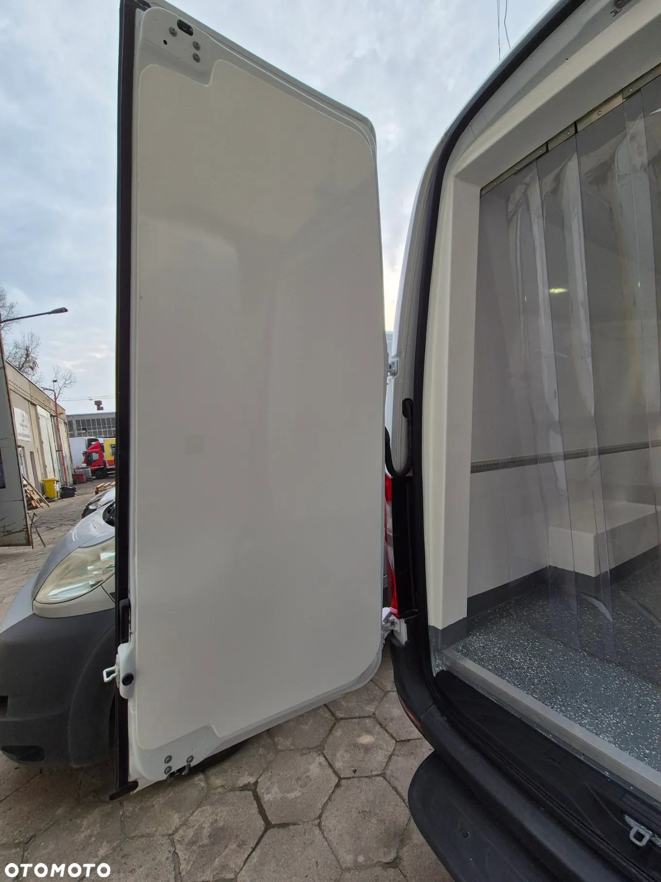 Mercedes-Benz Sprinter - 9
