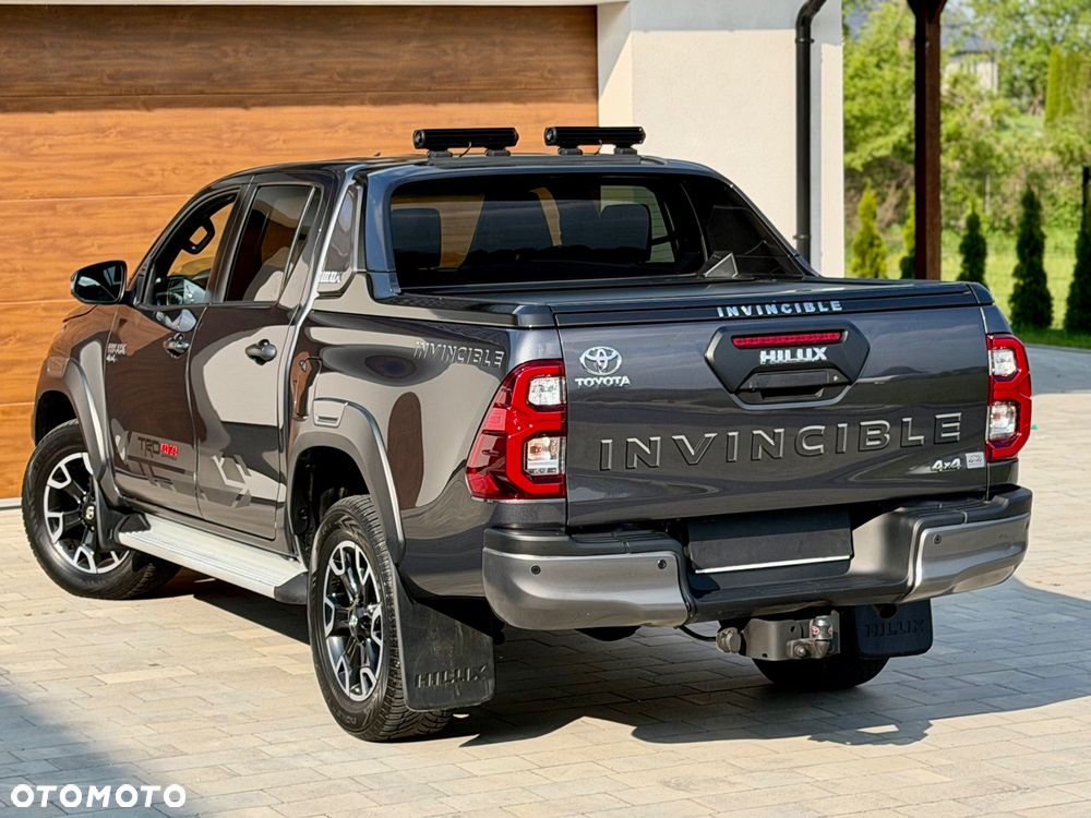 Toyota Hilux 2.8 D-4D Double Cab Invincible Sport 4x4 - 5