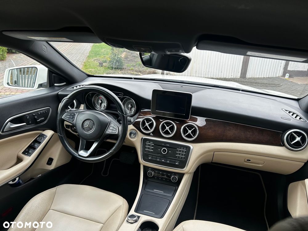 Mercedes-Benz CLA 250 7G-DCT - 7