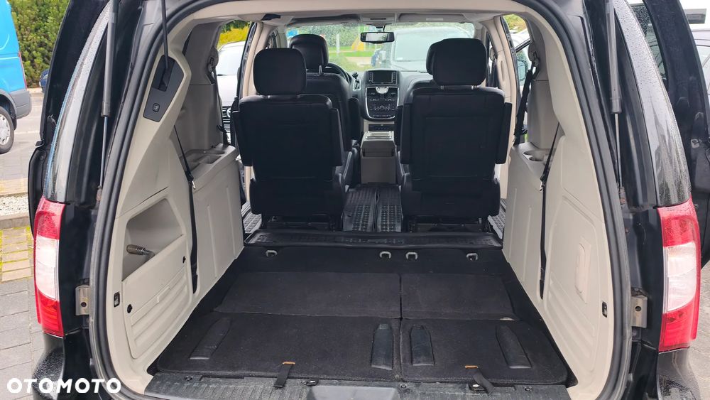 Chrysler Town & Country 3.6 Limited - 34