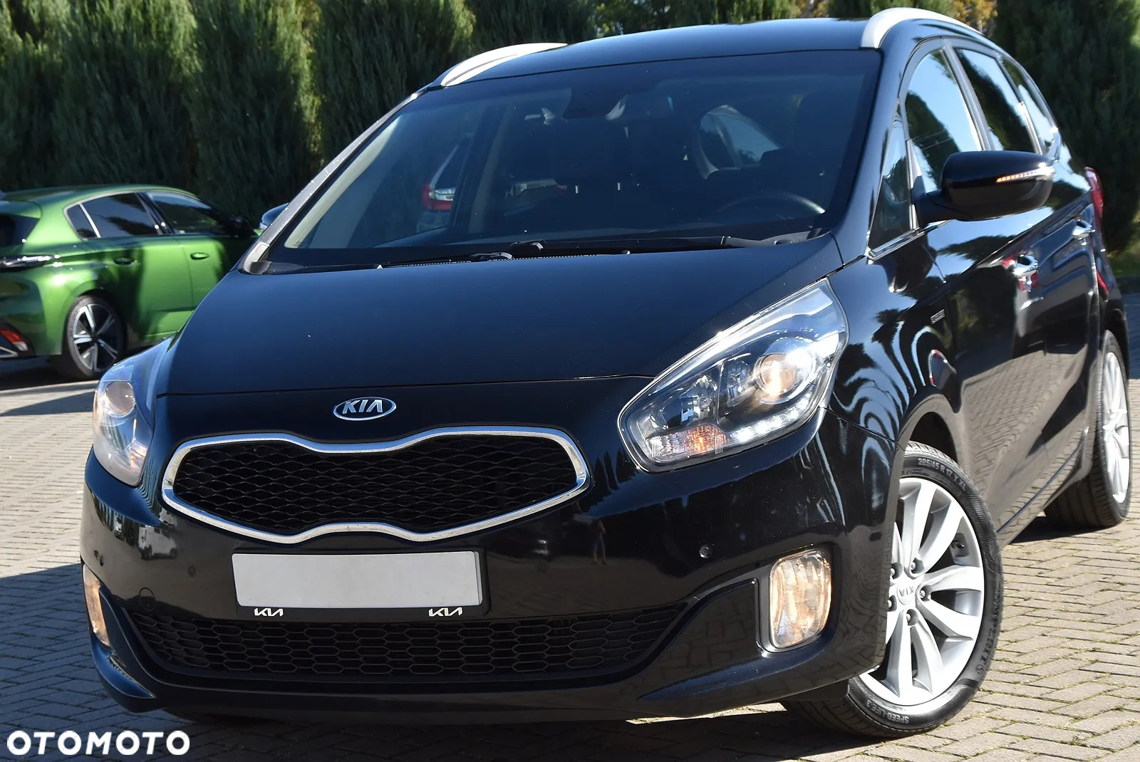 Kia Carens - 14