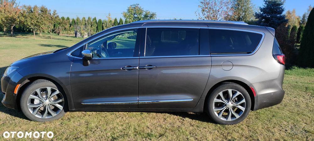Chrysler Pacifica - 17