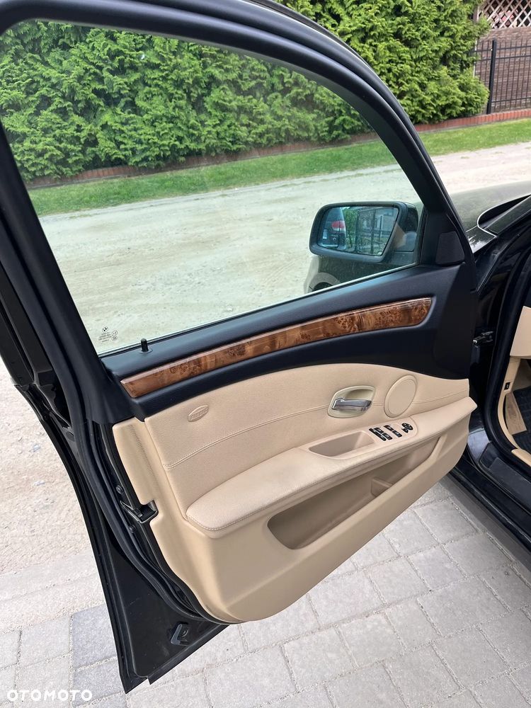 BMW Seria 5 523i Edition Exclusive - 14