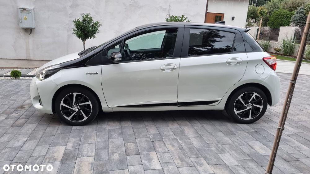 Toyota Yaris Hybrid 100 Selection Platinum - 8