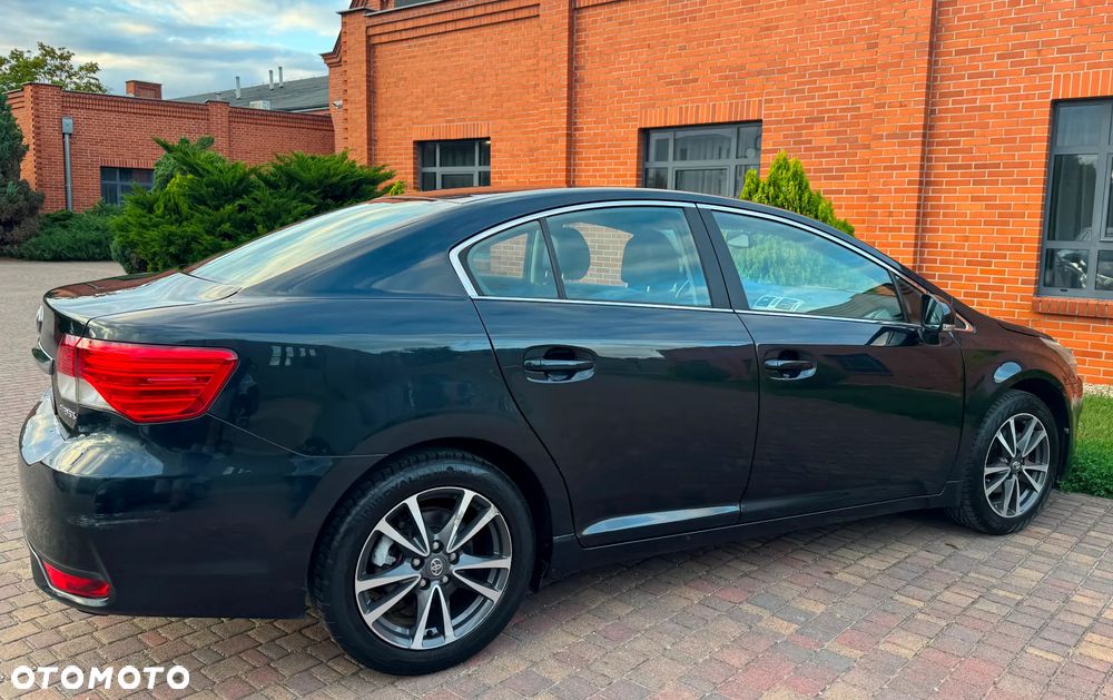 Toyota Avensis 1.6 Premium - 32