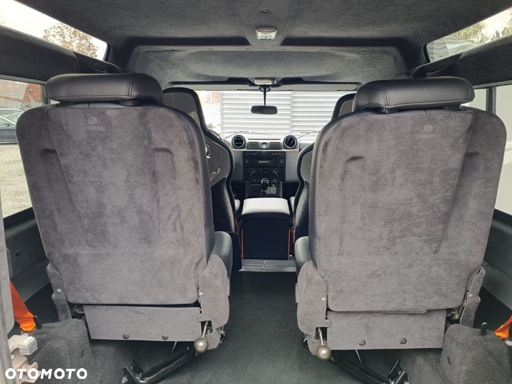 Land Rover Defender - 34