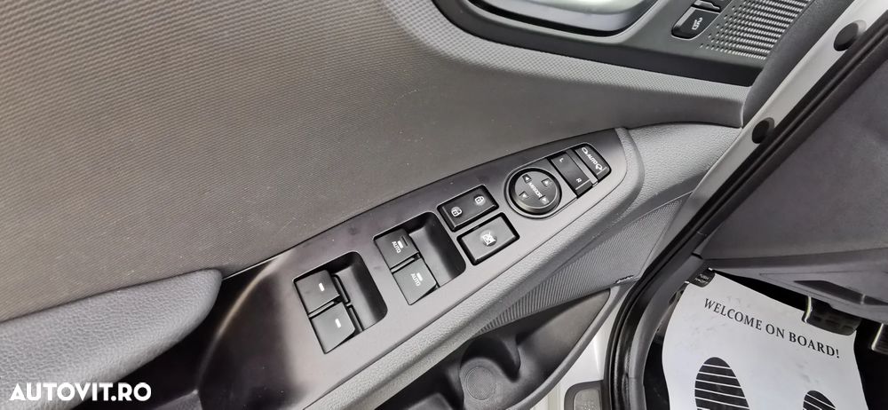 Hyundai IONIQ 1.6 GDI Premium - 19