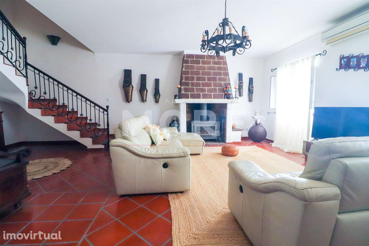 Moradia Unifamiliar T4 com Quintal e Garagem no Centro das Alcáçovas - Grande imagem: 2/29