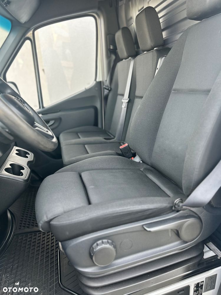 Mercedes-Benz Sprinter - 12