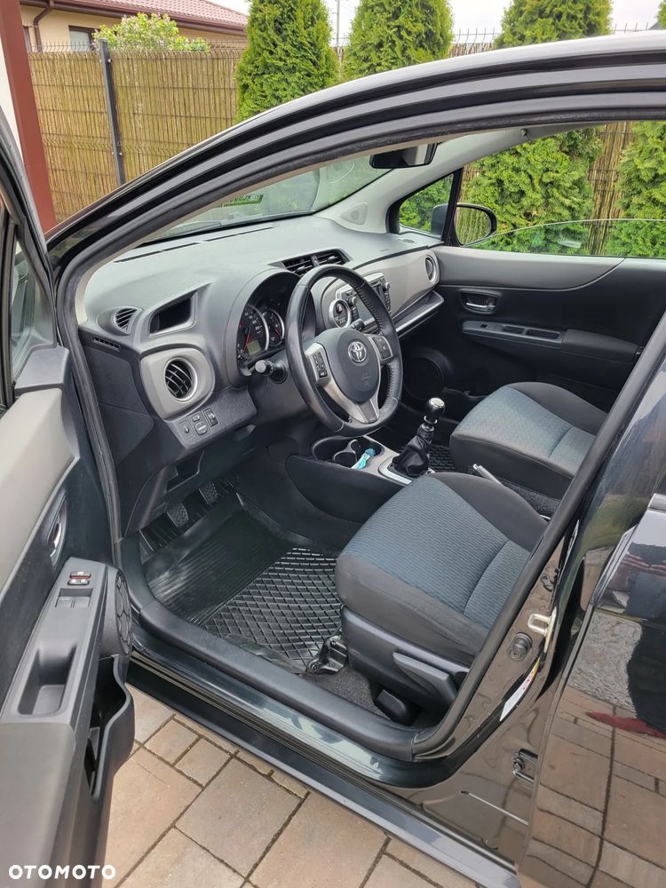 Toyota Yaris - 10