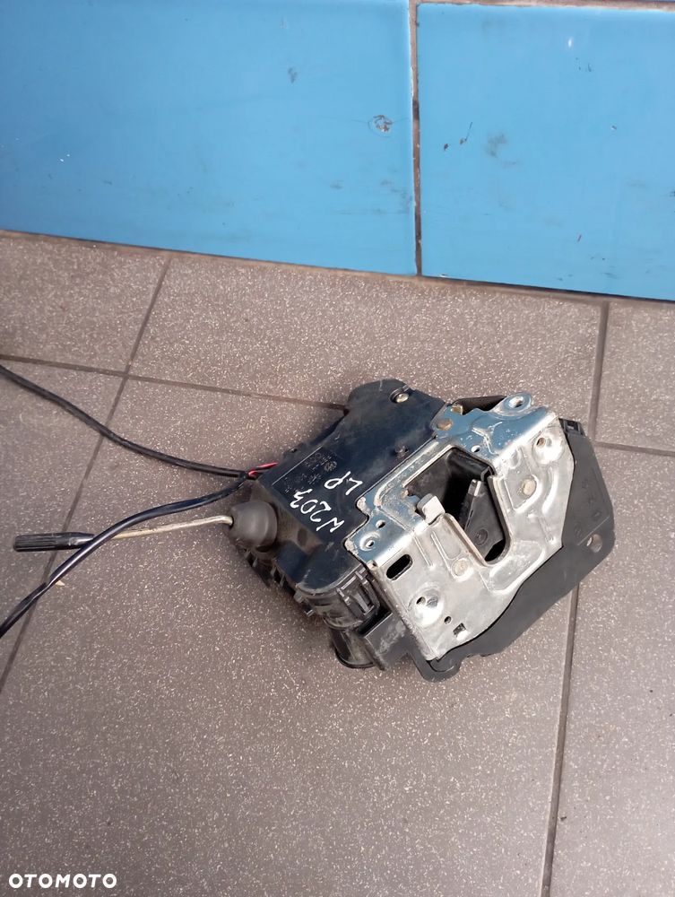 Zamek drzwi lewy przód Mercedes W203 004133112631 - 1