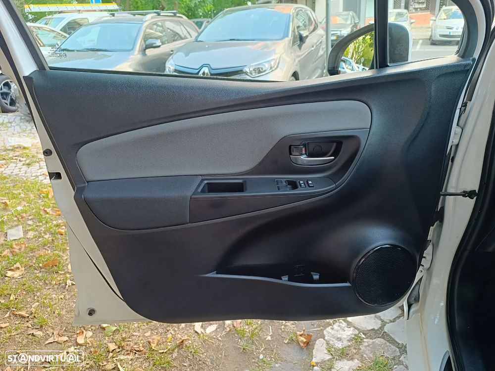 Toyota Yaris 1.5 HDF Comfort - 12