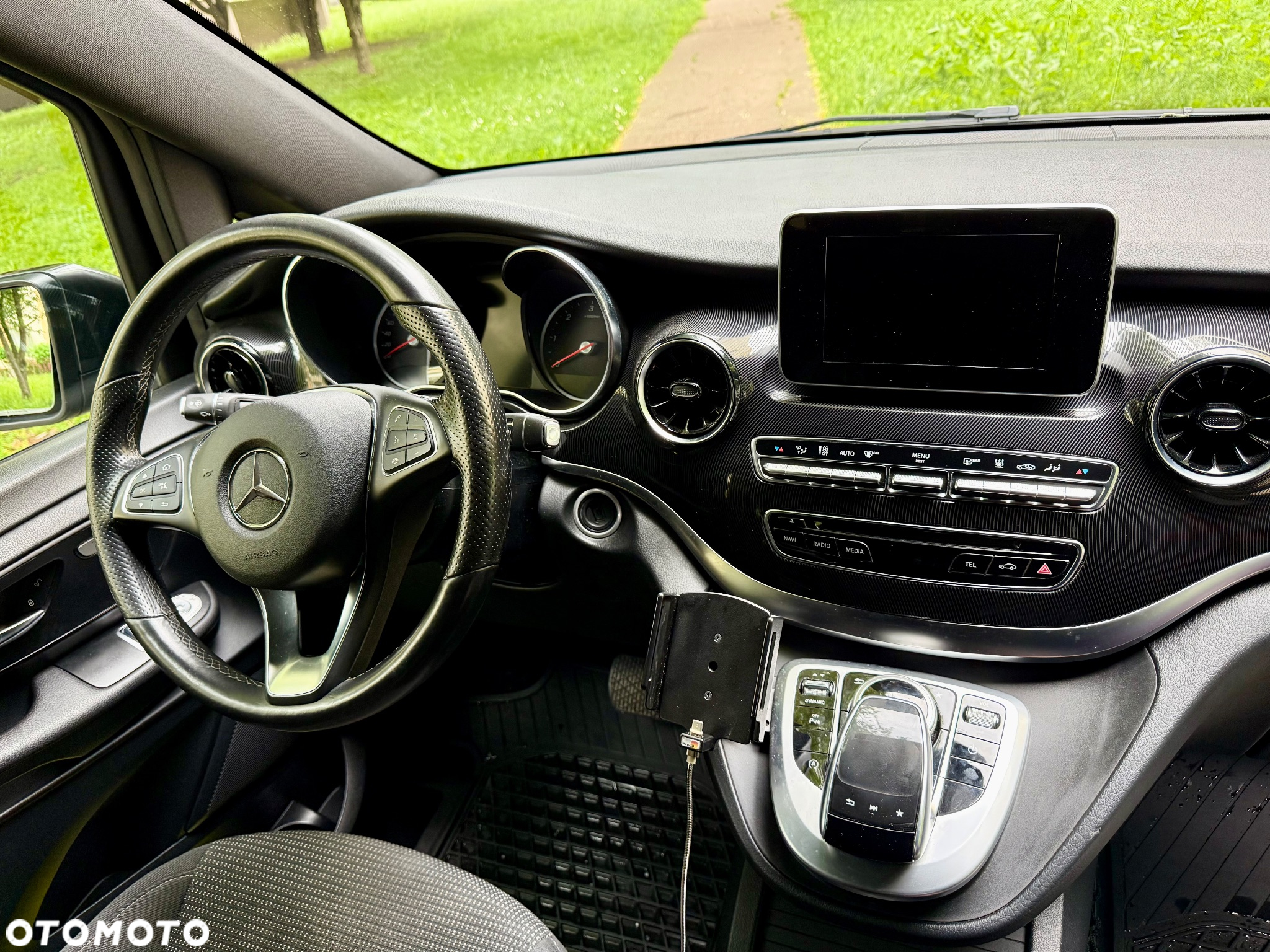 Mercedes-Benz Klasa V 220 d lang 9G-TRONIC - 24