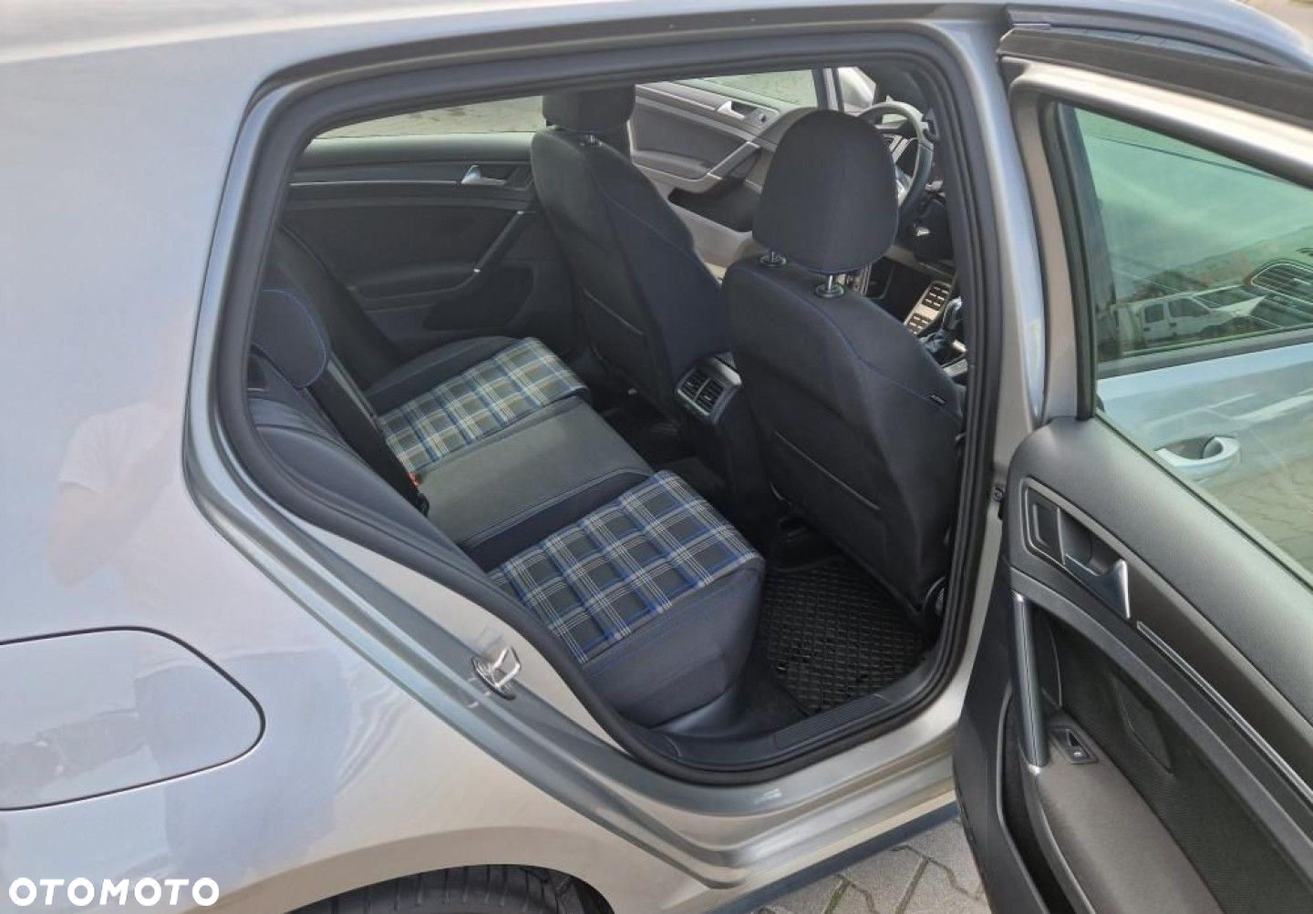 Volkswagen Golf - 10