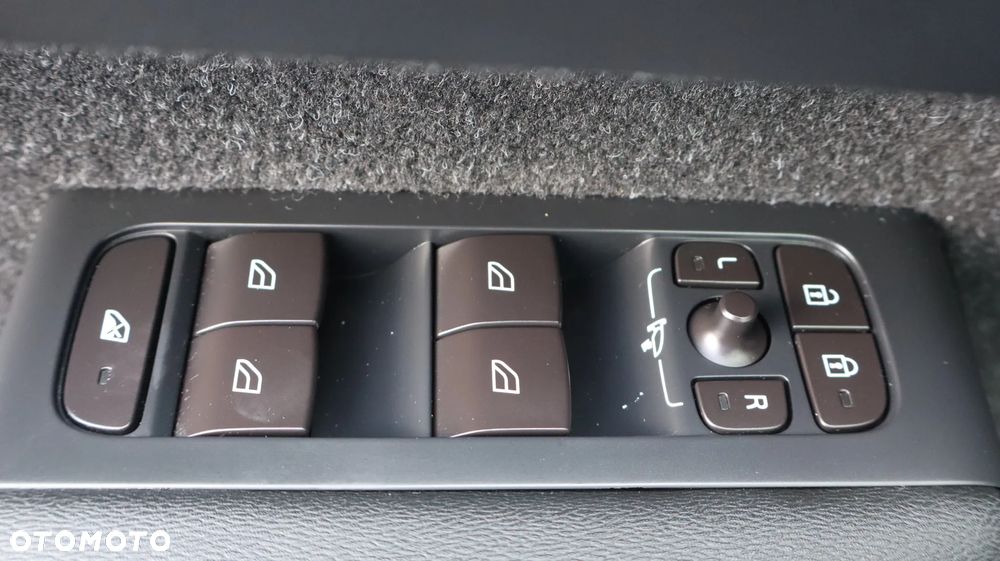 Volvo XC 40 T5 AWD Momentum Pro - 18