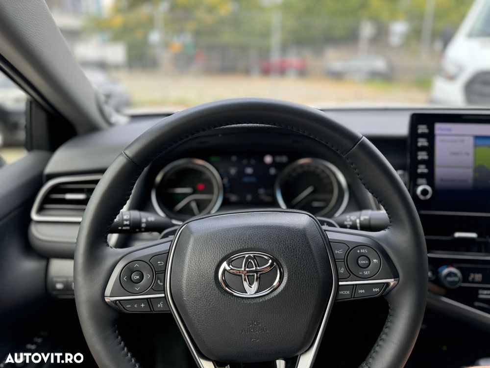 Toyota Camry 2.5 HEV Executive - 38