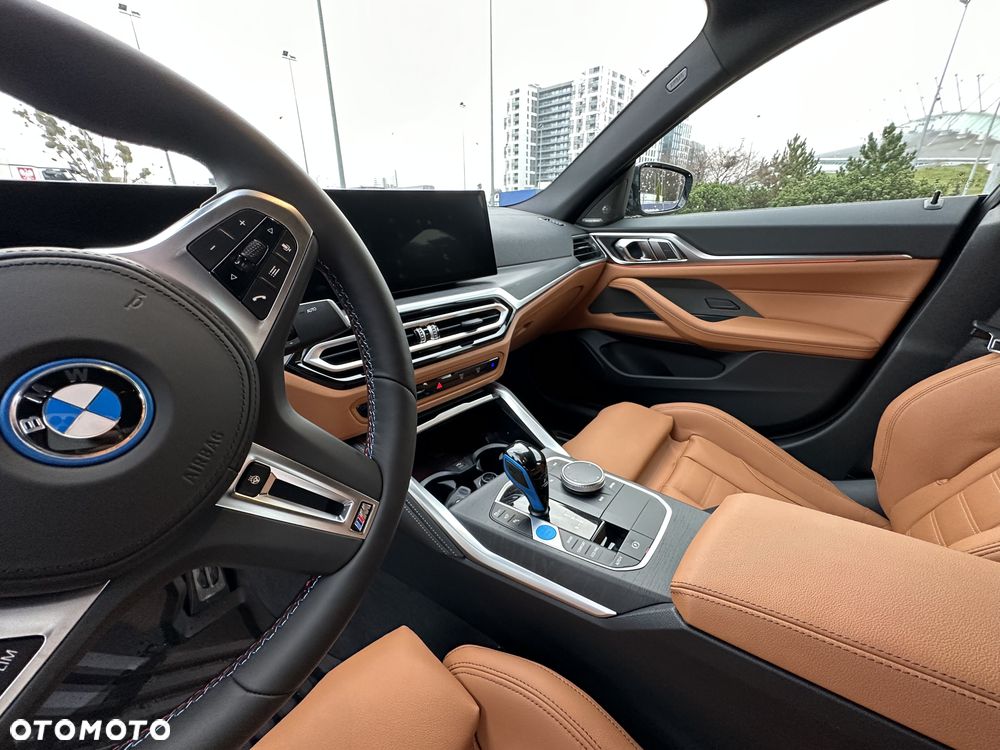 BMW i4 - 12