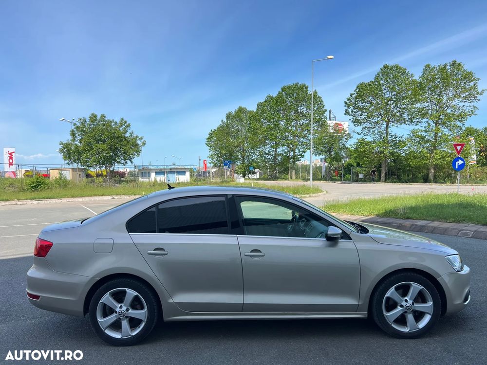 Volkswagen Jetta 2.0 TDI CR DPF Highline - 12