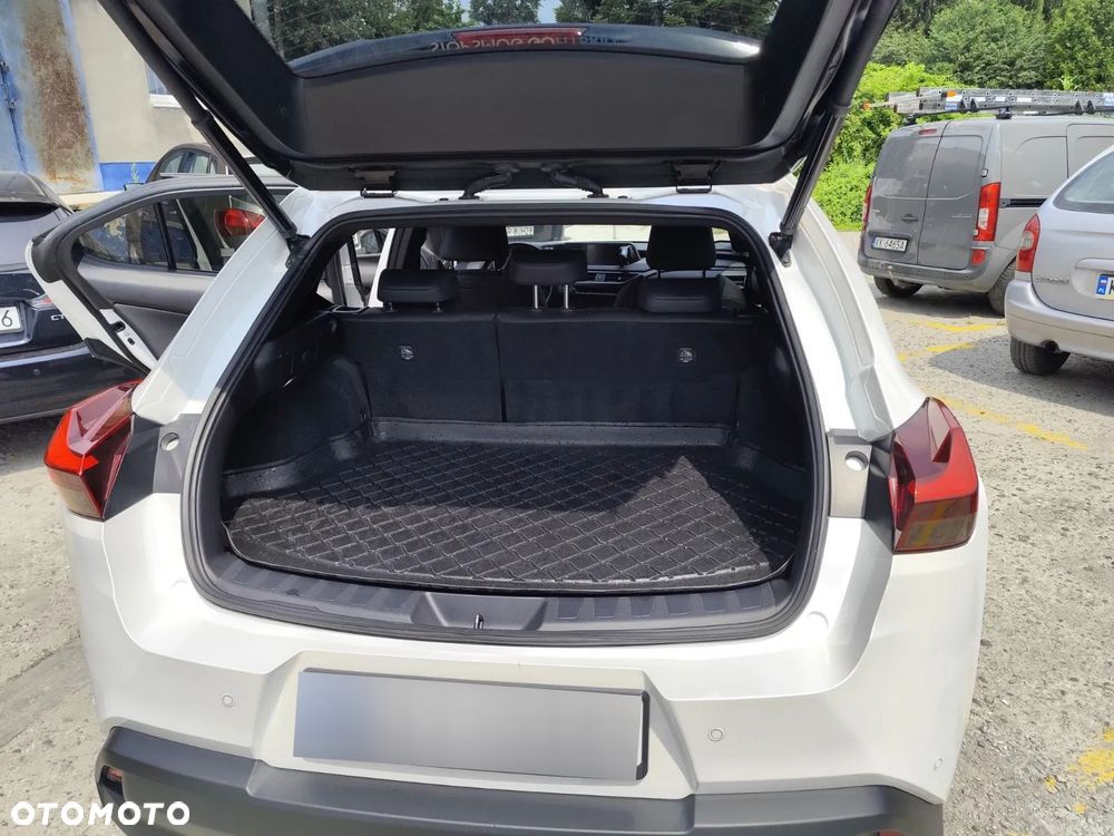 Lexus UX - 4