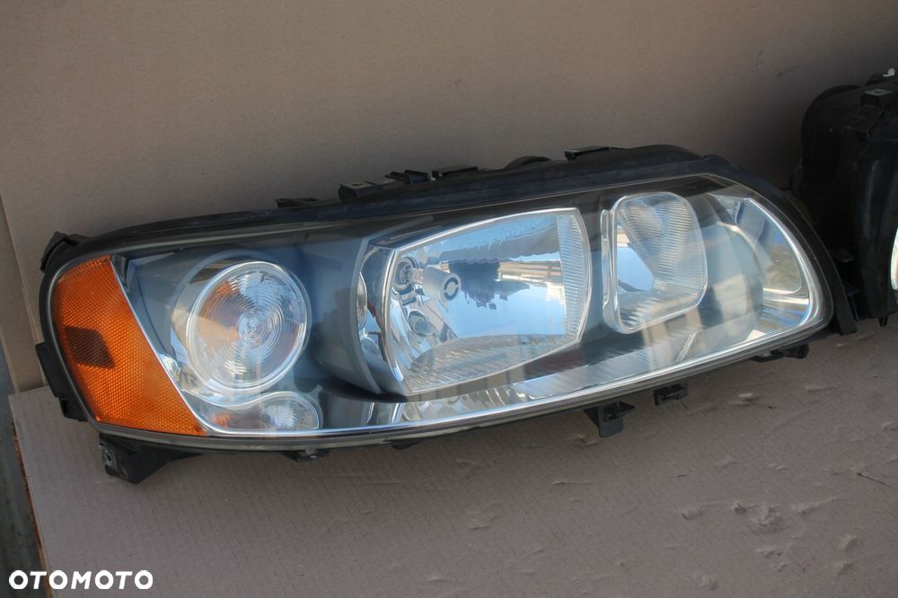 volvo v70 s60 xc70 prawy reflektor prawa lampa zwykła h7 30698836 europa - 1