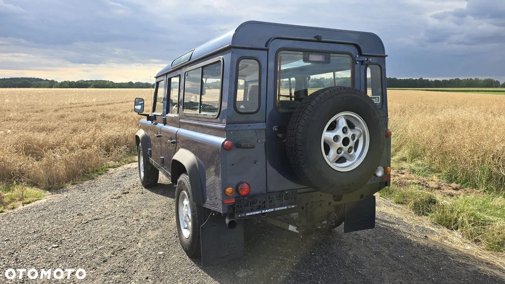 Land Rover Defender - 26