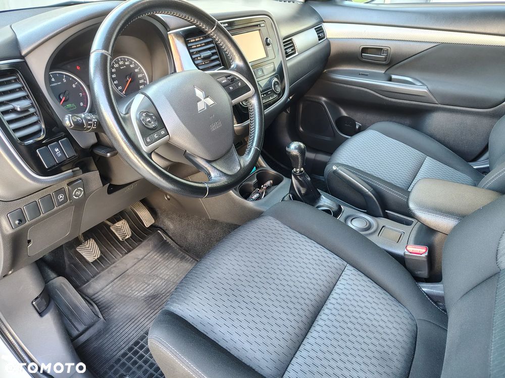 Mitsubishi Outlander 2.0 Intense 2WD - 25