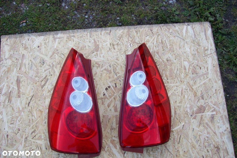 lampy tylne mazda5/2006r/p - 1