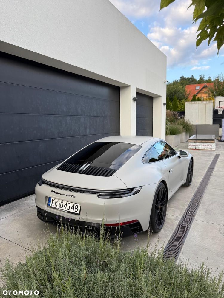 Porsche 911 Carrera 4 GTS - 14