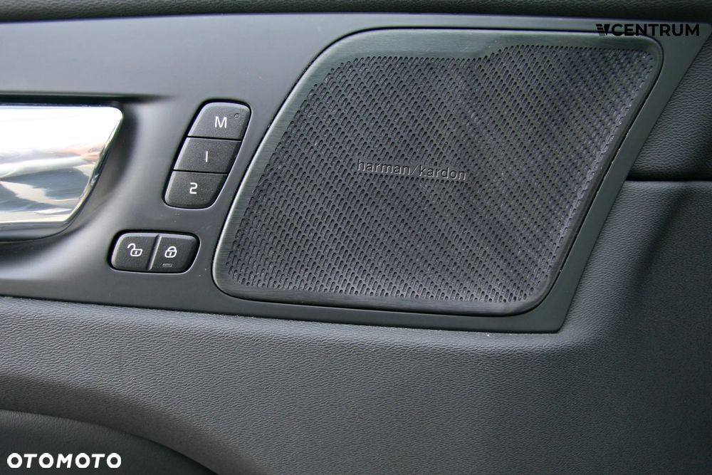 Volvo XC 60 T5 AWD R-Design - 17