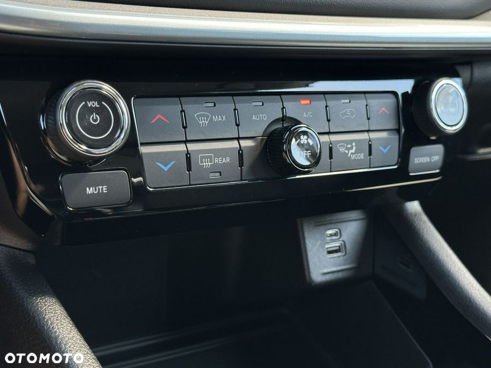 Jeep Compass - 24