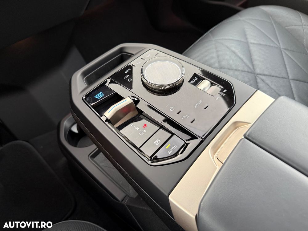 BMW iX - 12