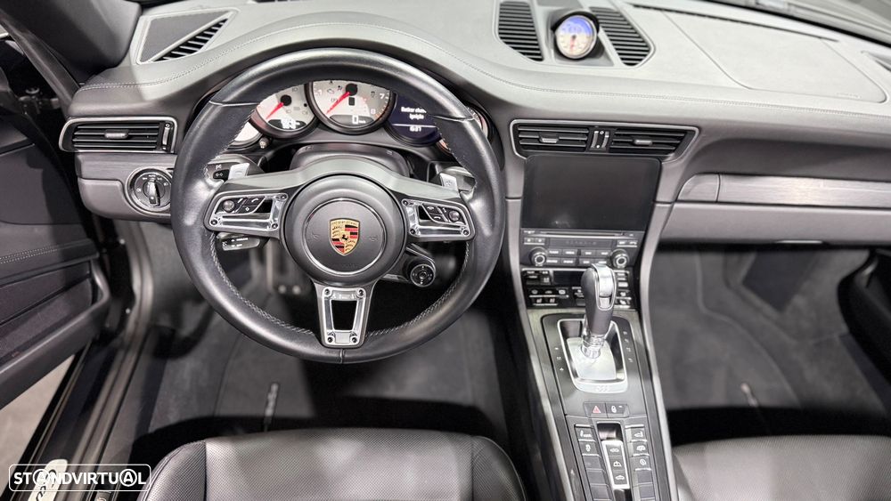 Porsche 911 (991) Carrera 4 GTS PDK - 29