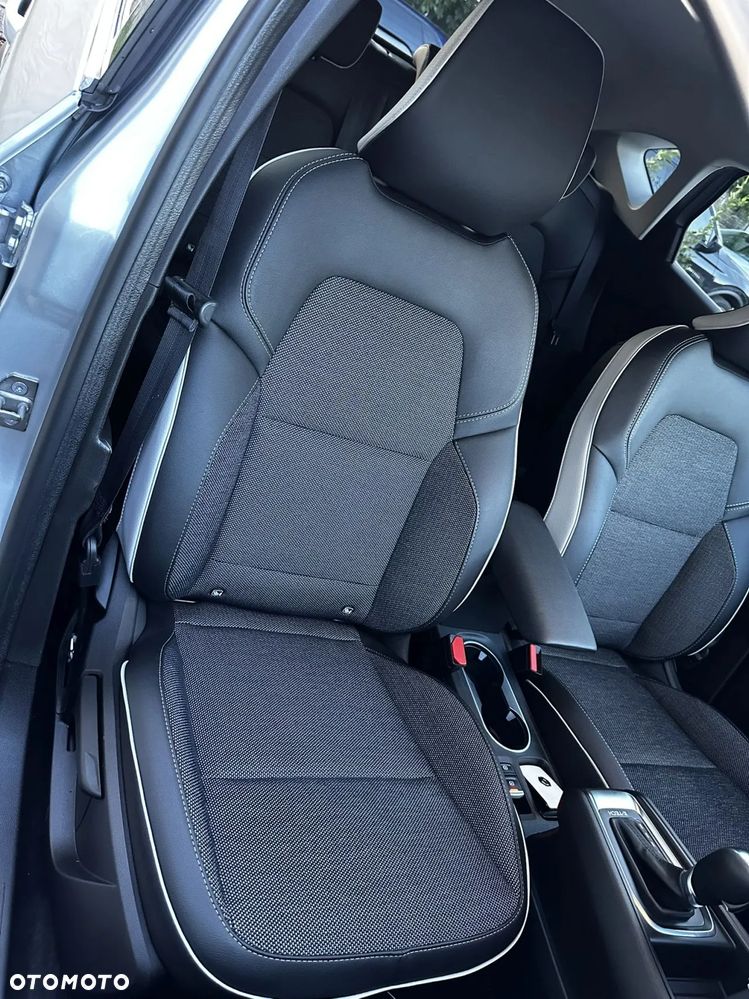 Renault Captur E-TECH Full 145 TECHNO - 19
