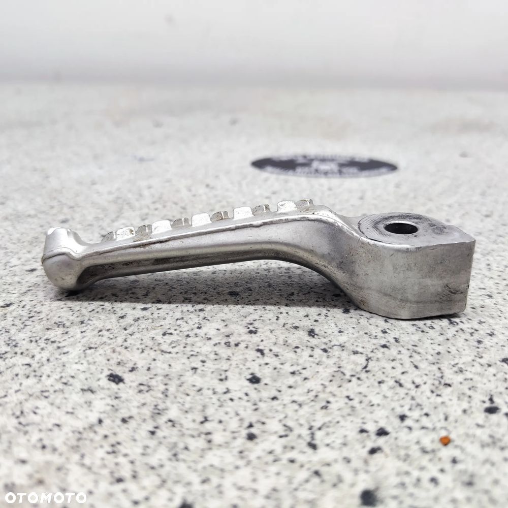 Podnóżek prawy tył, pasażera Aprilia Shiver 750 - 4