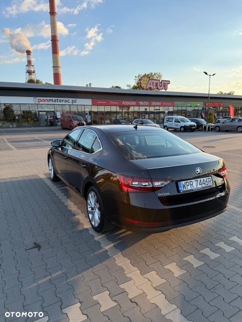 Skoda Superb 2.0 TDI 4x4 Style DSG - 4
