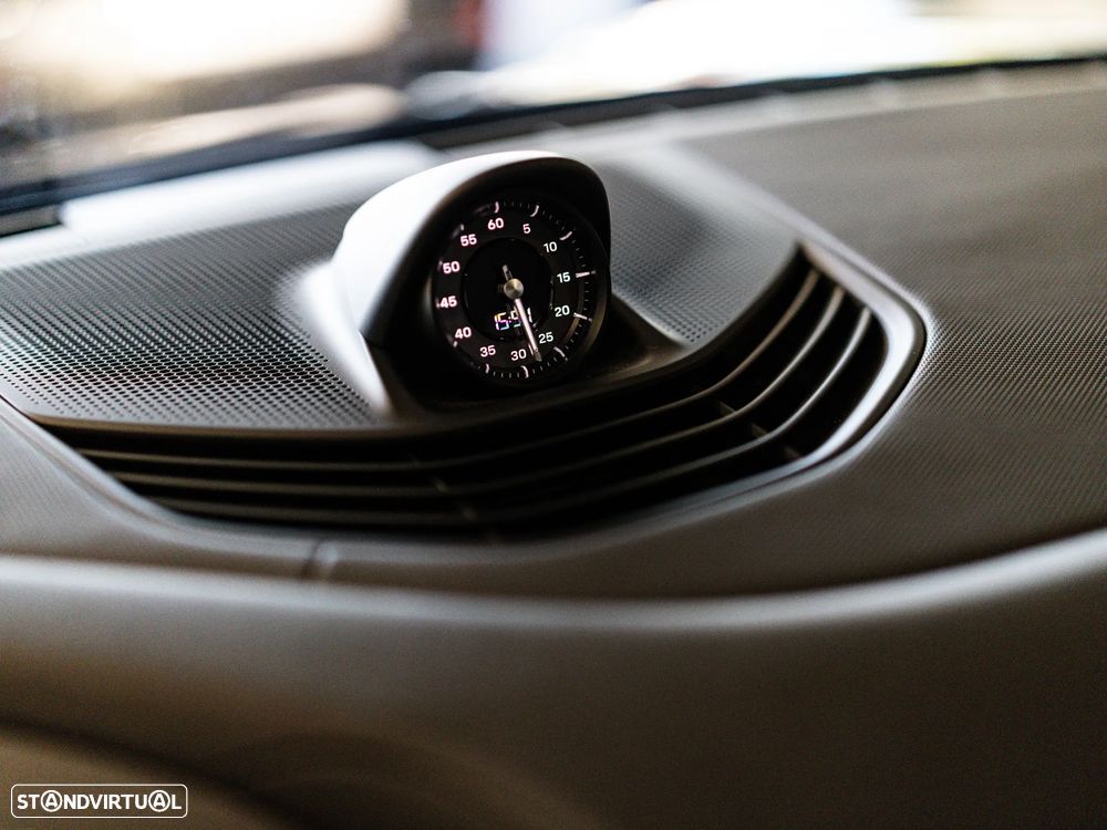 Porsche Taycan Sport Turismo - 33