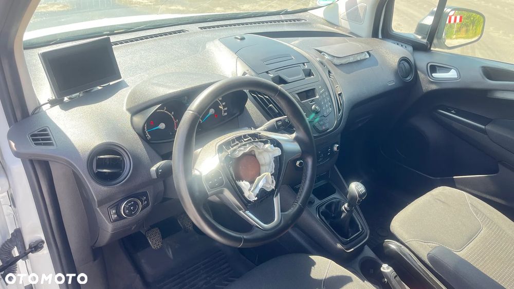 Ford Transit Courier - 12