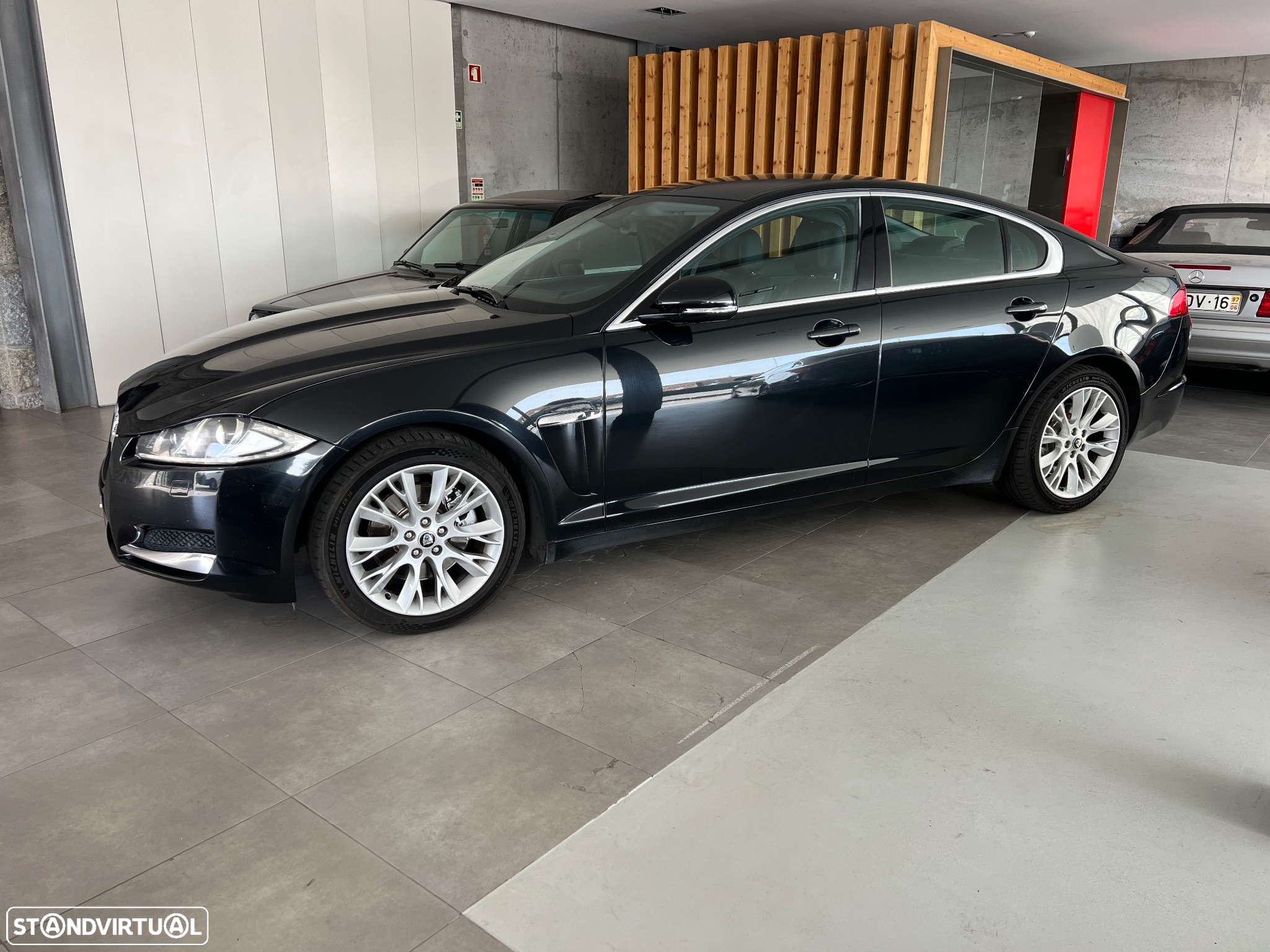 Jaguar XF 2.2 D Premium Luxury - 4