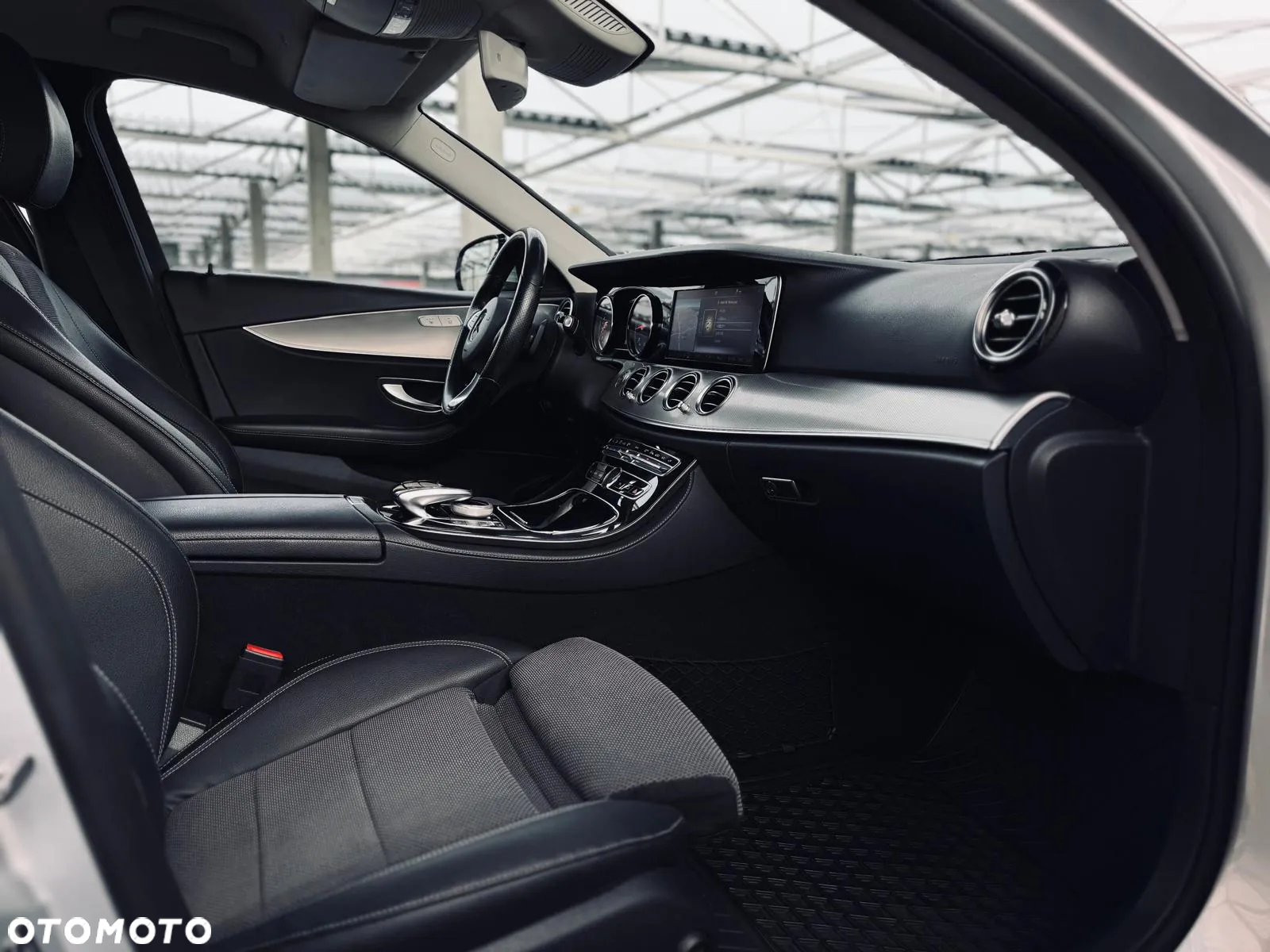 Mercedes-Benz Klasa E 220 d T 9G-TRONIC Avantgarde - 31