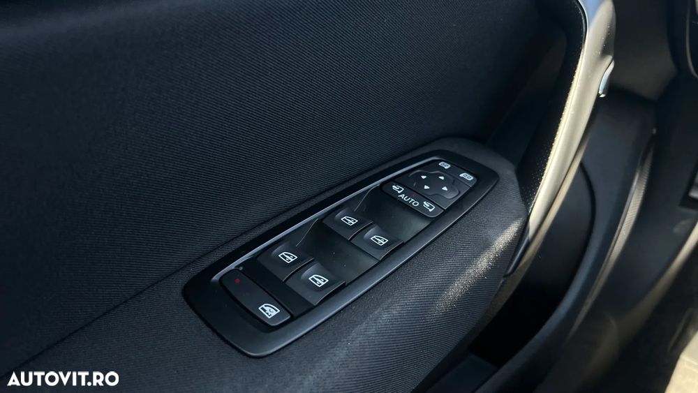 Renault Megane BLUE dCi 115 EDC BUSINESS EDITION - 20