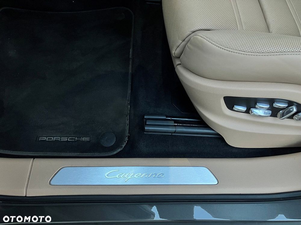 Porsche Cayenne - 18