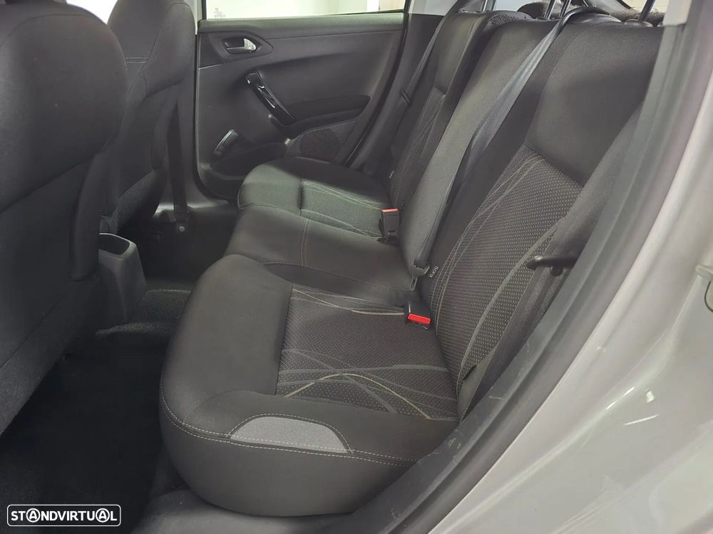 Peugeot 208 1.4 HDi Active - 17