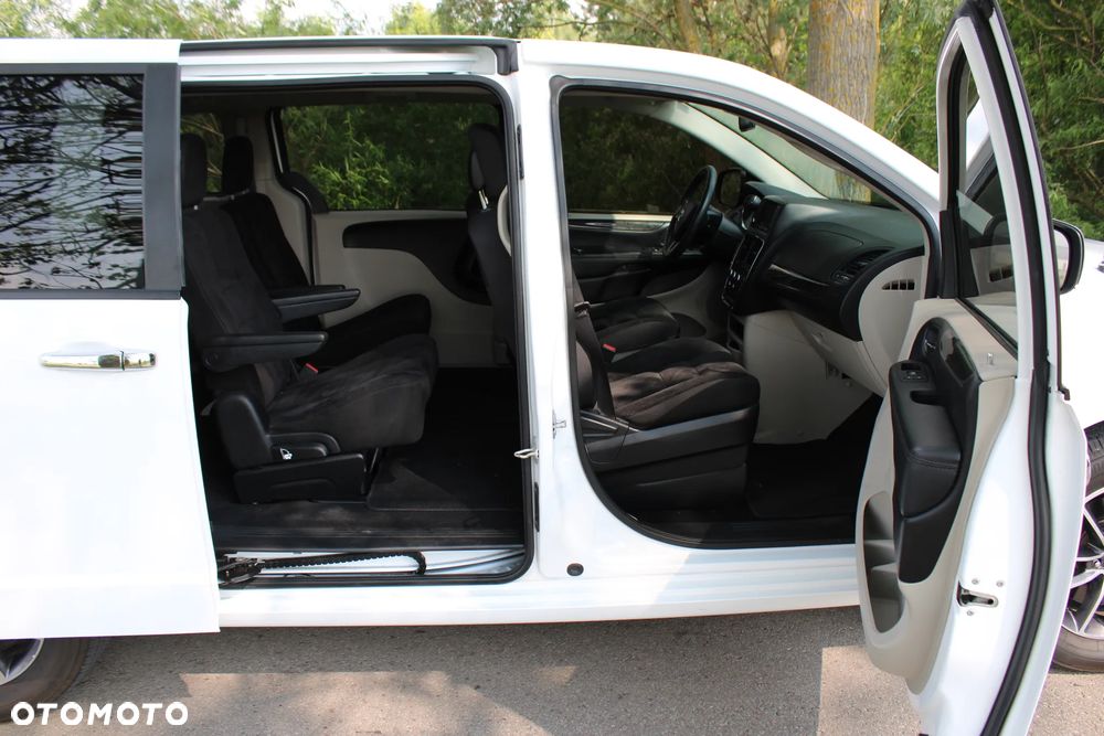 Dodge Grand Caravan - 20