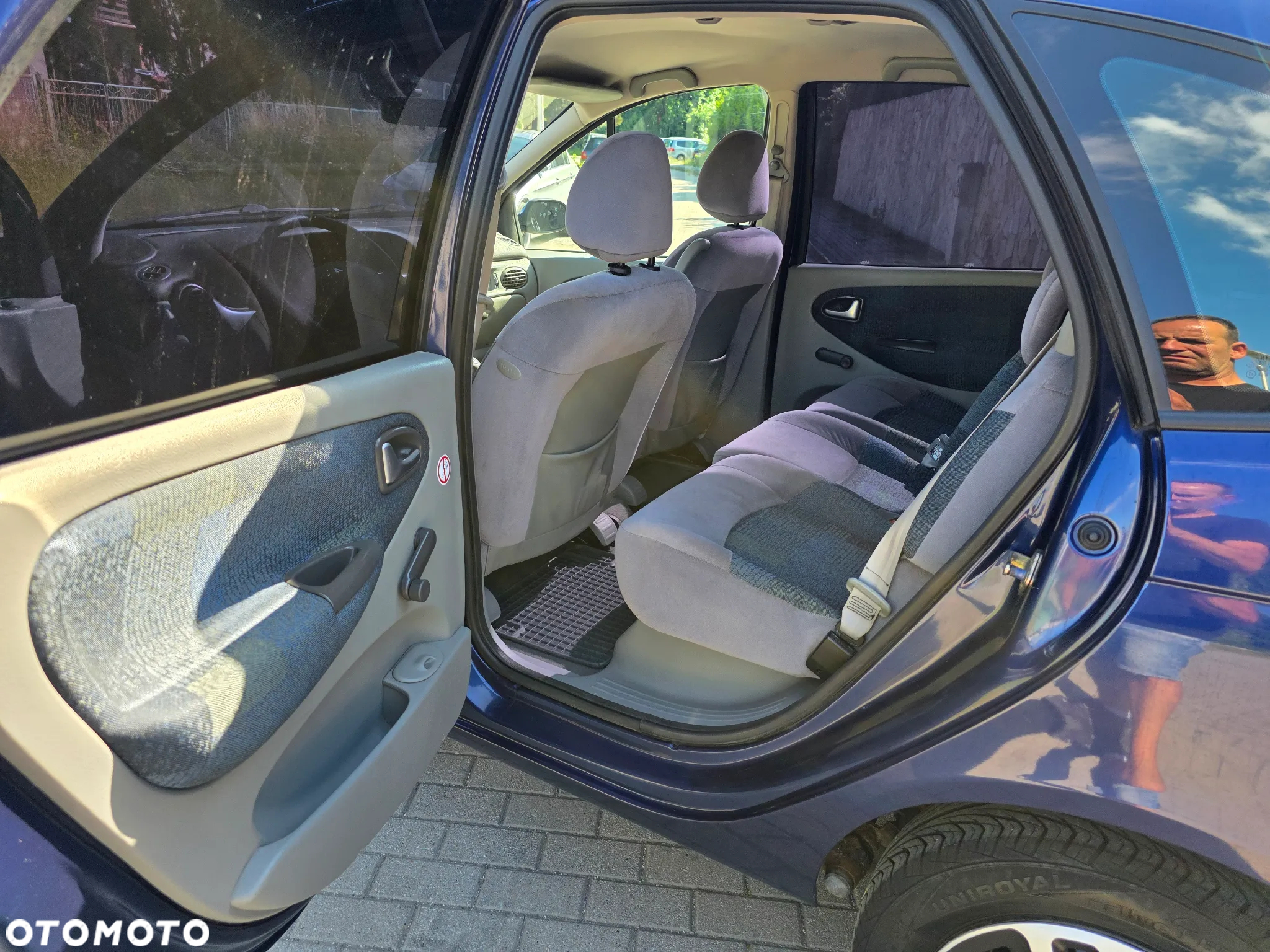 Renault Scenic 1.4 16V Family - 11
