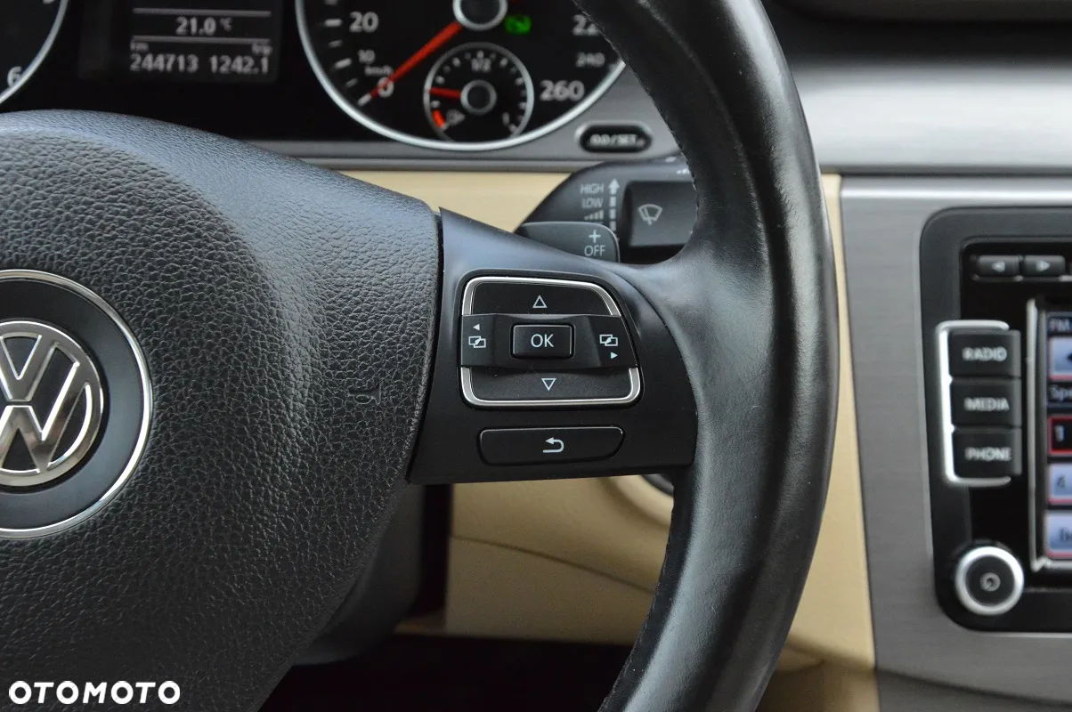 Volkswagen Passat 2.0 TDI Comfortline DSG - 16