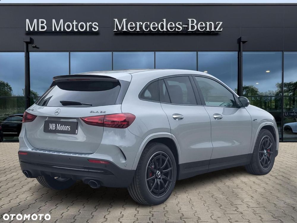 Mercedes-Benz GLA - 8