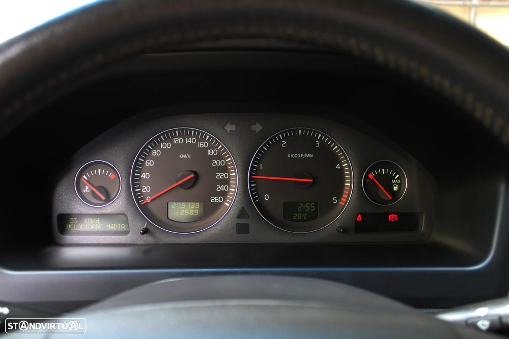 Volvo XC 70 2.4 D5 Nivel 2 - 35