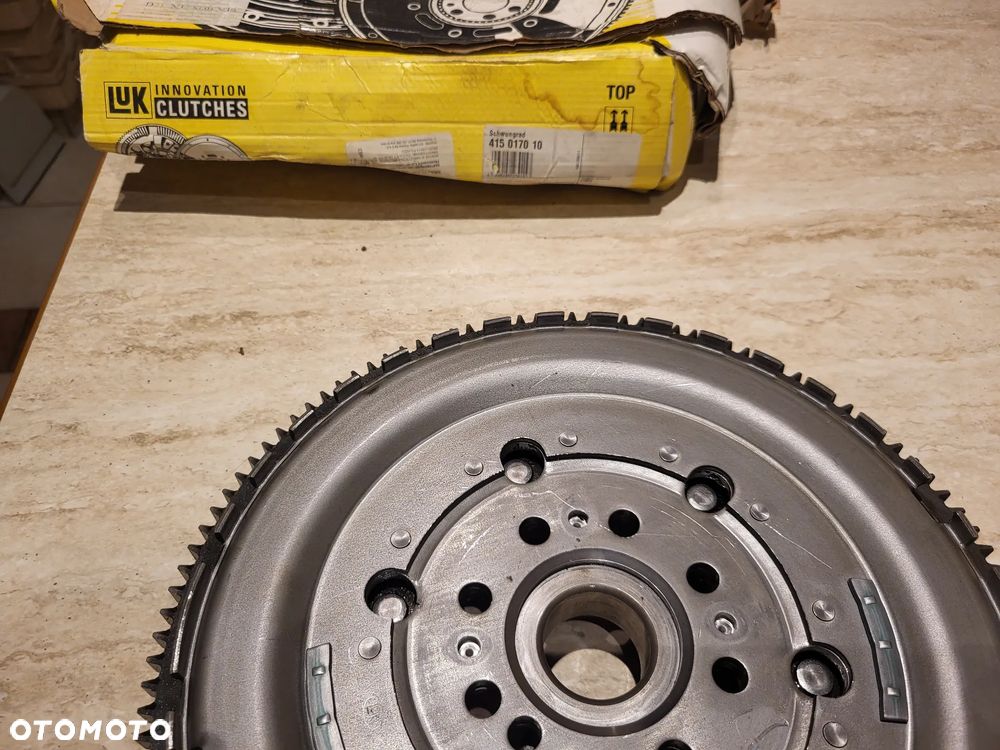 Koło zamachowe dwumasowe manualna (bez łożyska prowadzącego  VOLVO S60 II, S80 II, V60 I, V70 III, XC60 I, XC70 II 2.4D 08.07-02.17 - 3