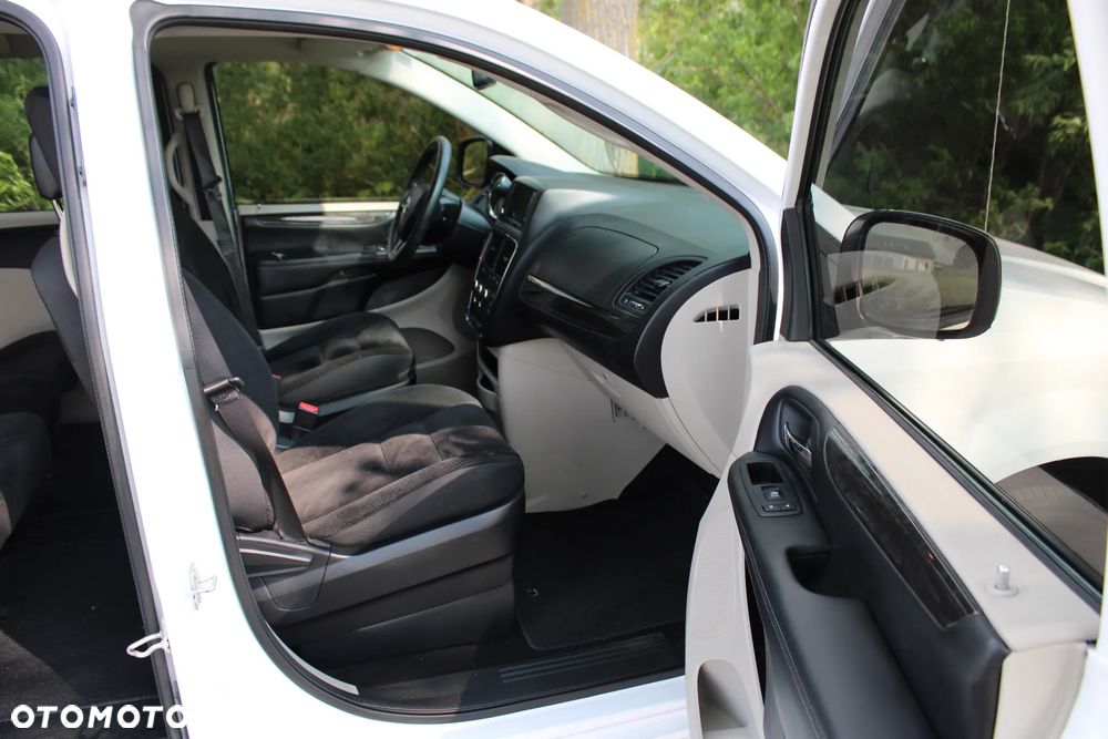 Dodge Grand Caravan - 21